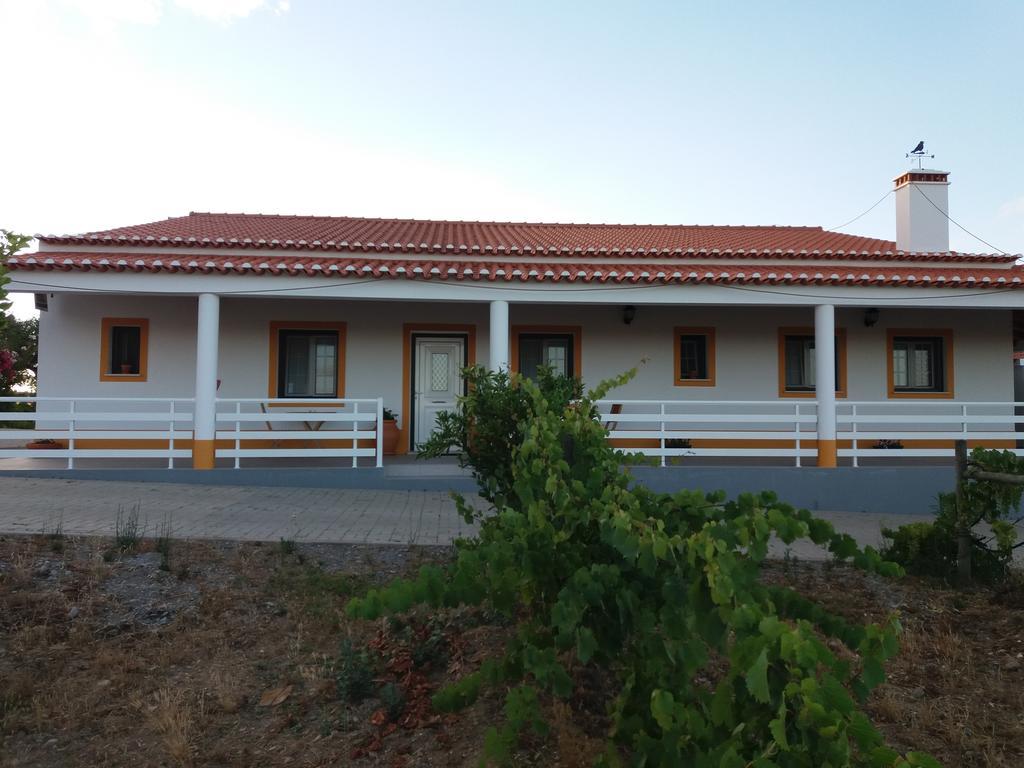 Corvos E Cadavais Villa Almodovar